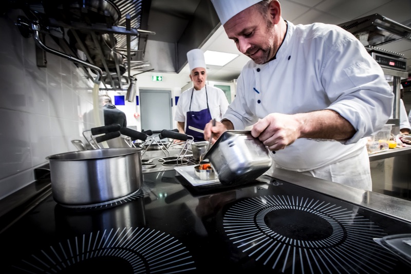 Image représentant un membre de l'équipe du Casa Leya, le chef de cuisine Dominique