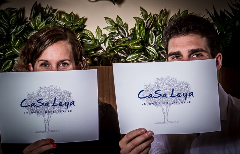Image représentant deux membres de l'équipe, les fondateurs du Casa Leya, Marion et Pierre-Nicolas Bacquet.