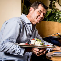Christophe Image représentant un membre de l'équipe du Casa Leya, le chef de rang Christophe