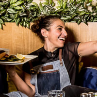 Maria membre de l'équipe du Casa Leya, chef de rang