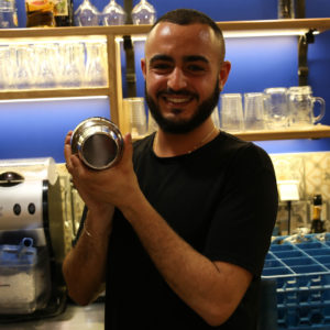 Image représentant un membre de l'équipe du Casa Leya, un chef de rang, Momo.